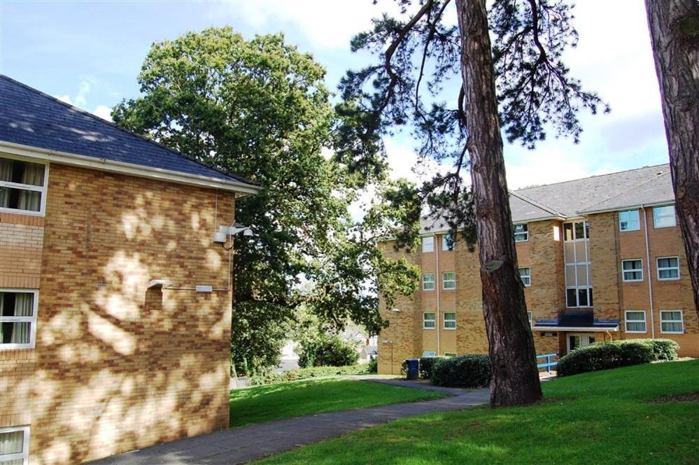 Plas Gwyn Halls, Cardiff Met University Esterno foto